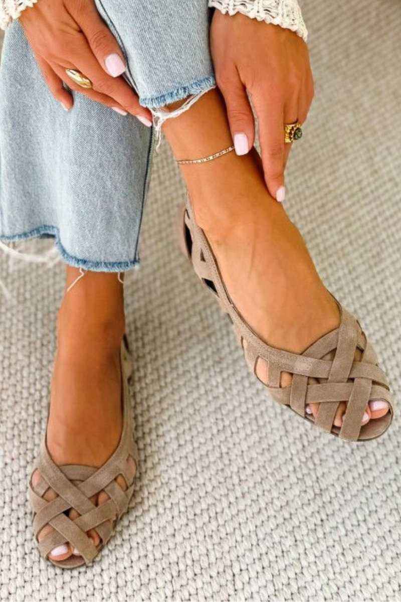 Open-toe flat sandals with crisscross woven straps