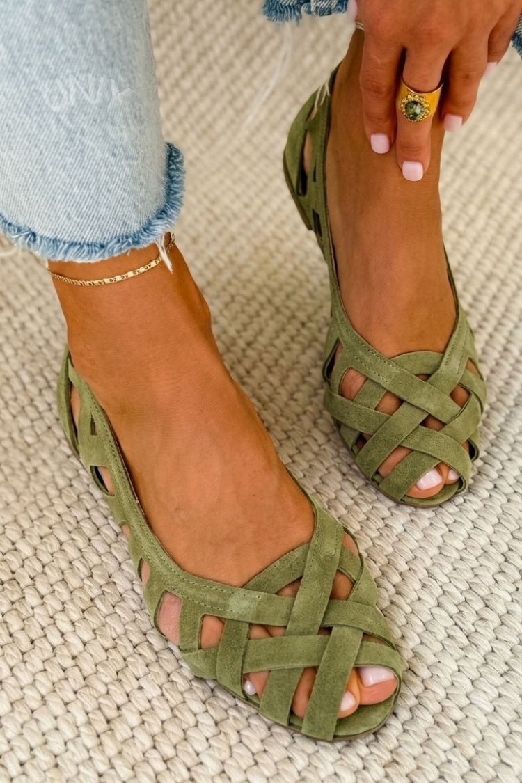 Open-toe flat sandals with crisscross woven straps