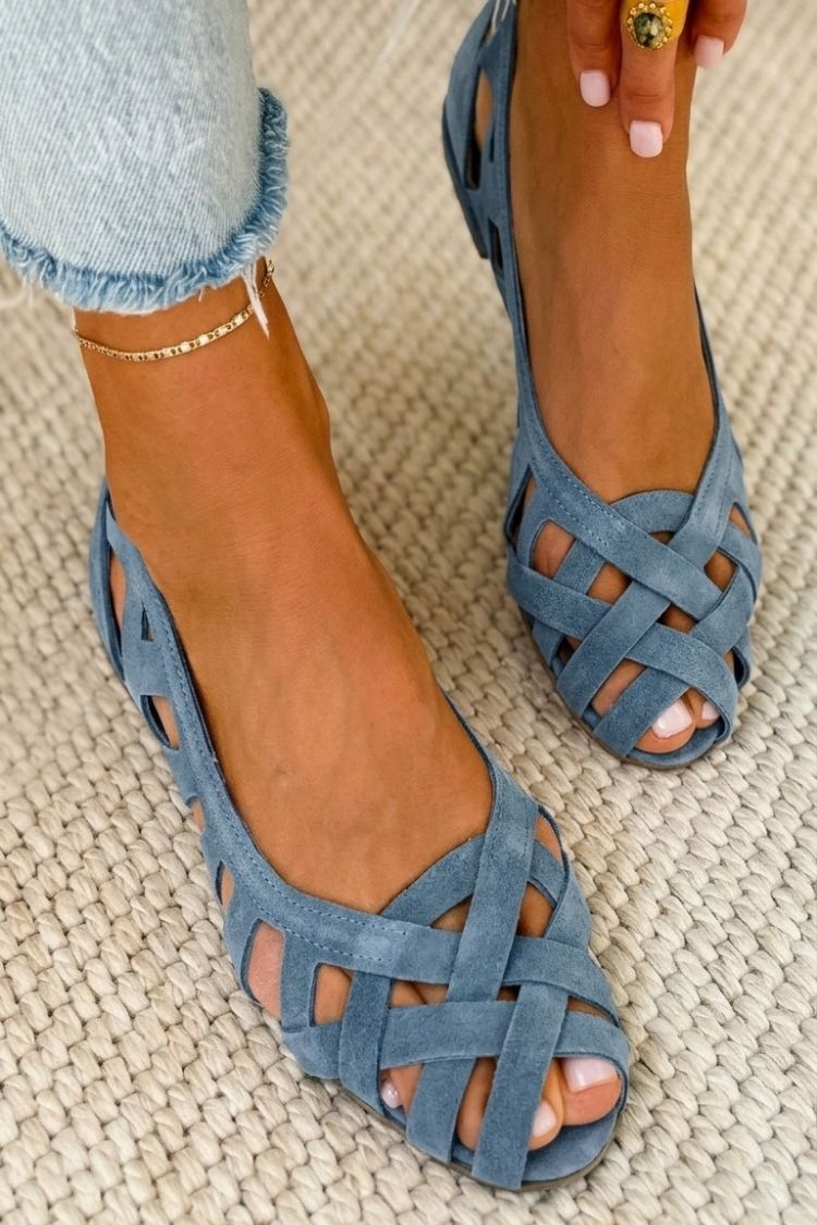 Open-toe flat sandals with crisscross woven straps